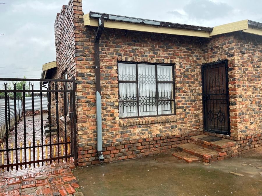 2 Bedroom Property for Sale in Bloemside 5 Free State
